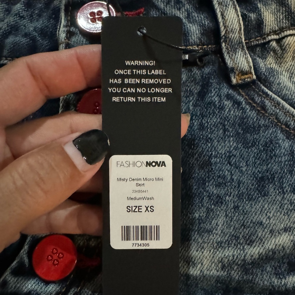 Fashion Nova Women's Misty Denim Micro Mini Skirt Medium Wash Denim Jeans XS NWT - Picture 7 of 8